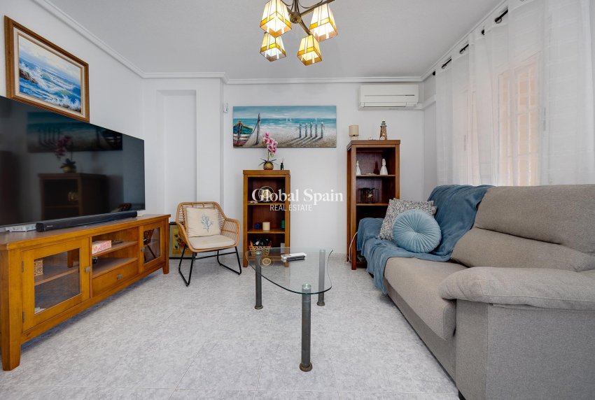 Wederverkoop - VILLA -
TORREVIEJA - Costa Blanca