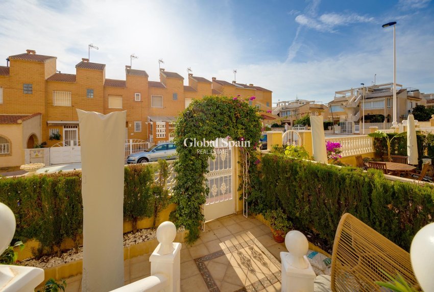 Wederverkoop - VILLA -
TORREVIEJA - Costa Blanca