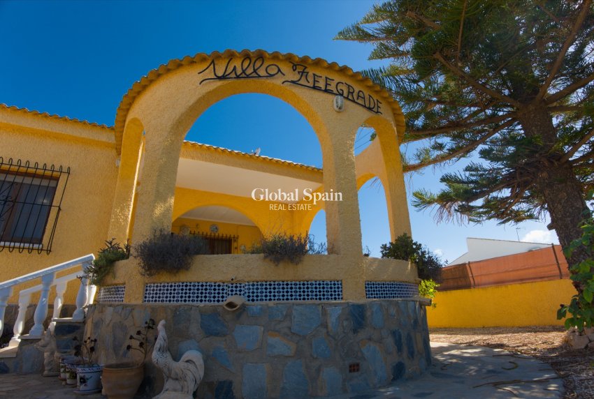 Wederverkoop - VILLA -
TORREVIEJA - Costa Blanca