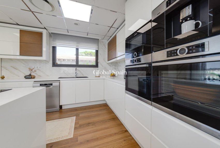 Wederverkoop - VILLA -
TORREVIEJA - Costa Blanca