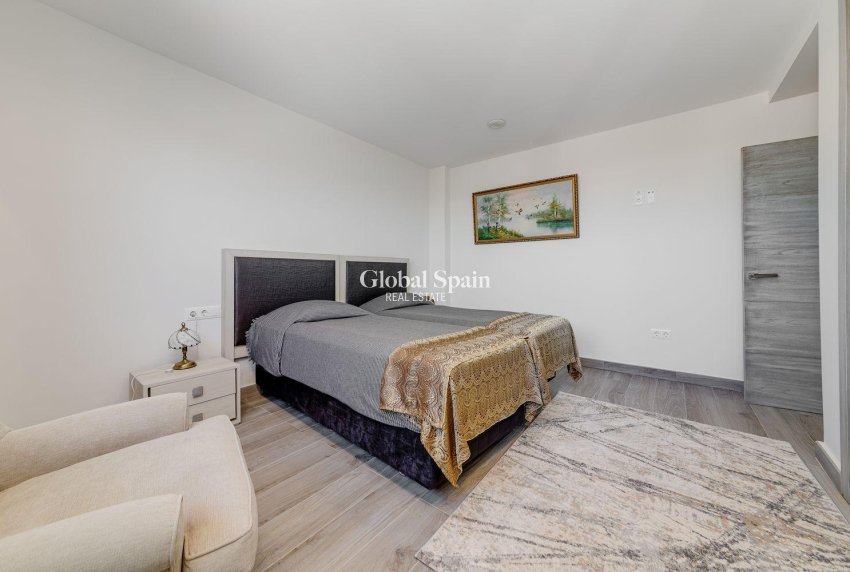 Wederverkoop - VILLA -
TORREVIEJA - Costa Blanca