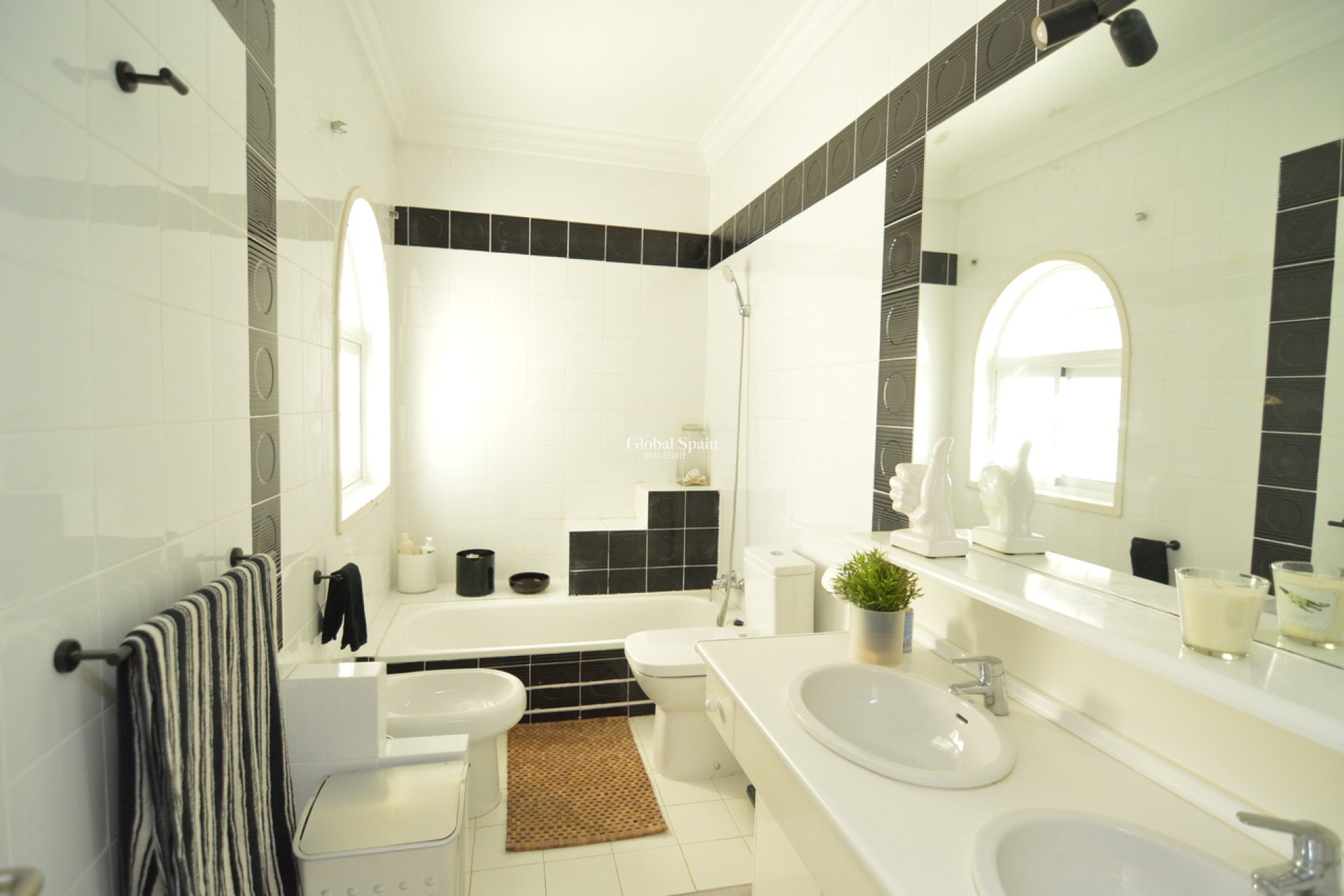 Wederverkoop - VILLA -
TORREVIEJA - Costa Blanca