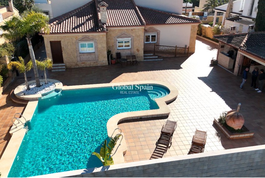 Wederverkoop - VILLA -
TORREVIEJA - Costa Blanca