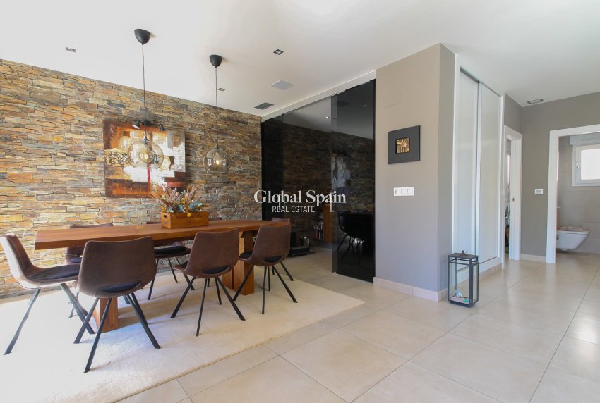 Wederverkoop - VILLA -
TORREVIEJA - Costa Blanca