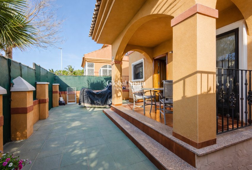 Wederverkoop - VILLA -
TORREVIEJA - Costa Blanca