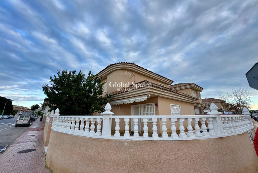 Wederverkoop - VILLA -
TORREVIEJA - Costa Blanca