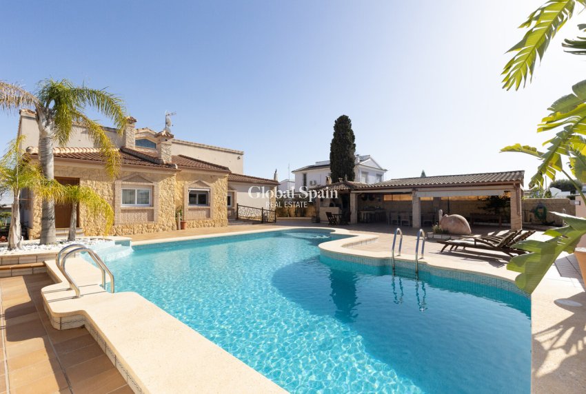 Wederverkoop - VILLA -
TORREVIEJA - Costa Blanca