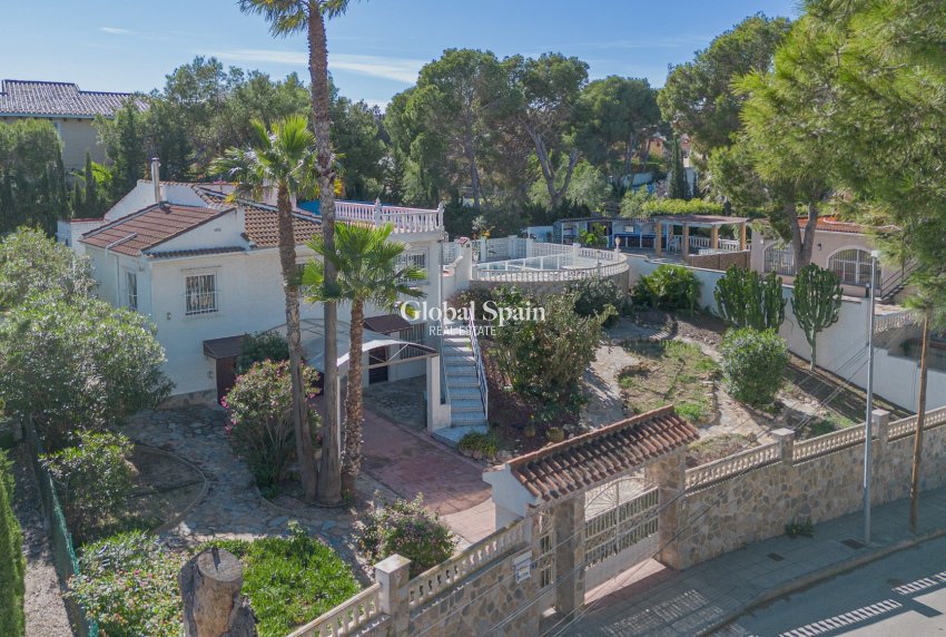 Wederverkoop - VILLA -
TORREVIEJA - Costa Blanca