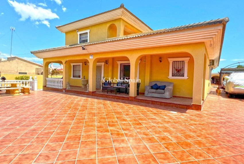 Wederverkoop - VILLA -
TORREVIEJA - Costa Blanca