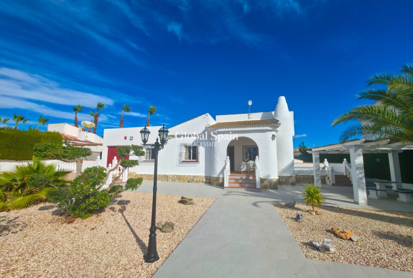 Wederverkoop - VILLA -
TORREVIEJA - Costa Blanca