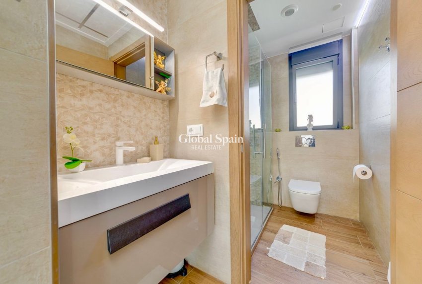 Wederverkoop - VILLA -
TORREVIEJA - Costa Blanca