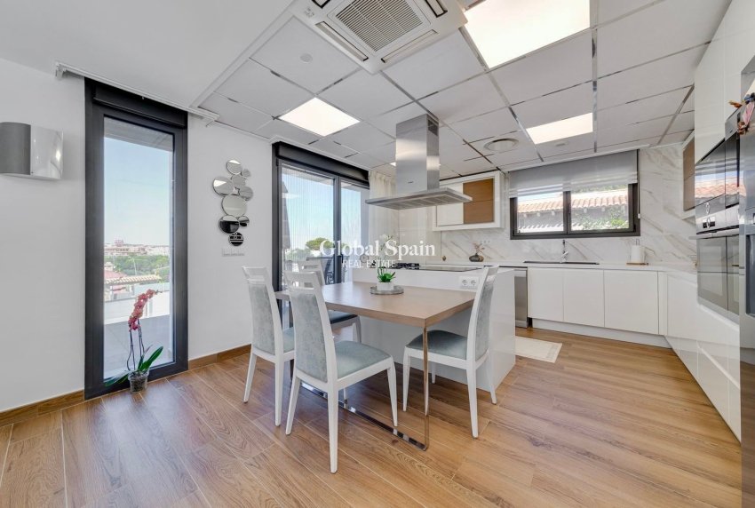 Wederverkoop - VILLA -
TORREVIEJA - Costa Blanca