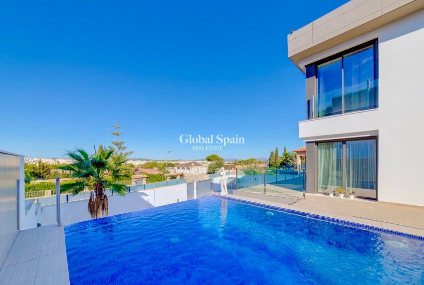 Wederverkoop - VILLA -
TORREVIEJA - Costa Blanca