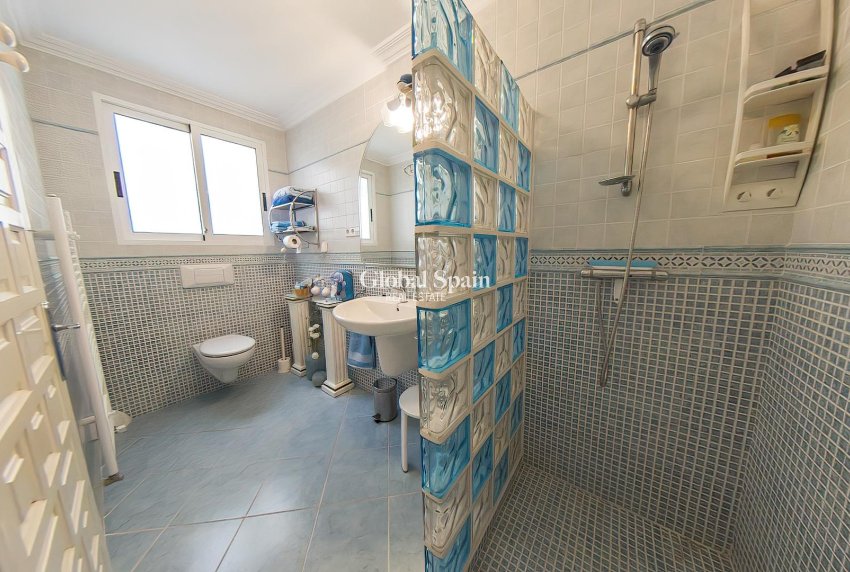 Wederverkoop - VILLA -
TORREVIEJA - Costa Blanca