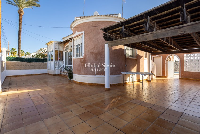 Wederverkoop - VILLA -
TORREVIEJA - Costa Blanca