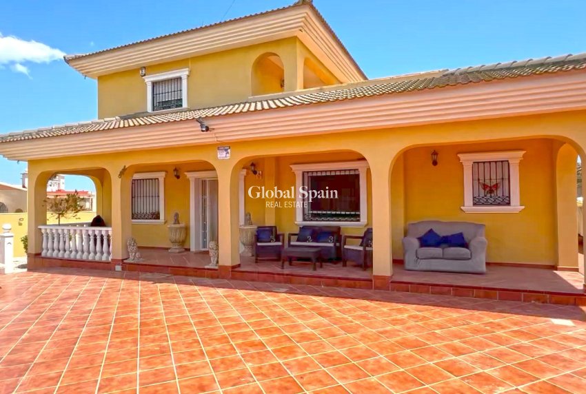 Wederverkoop - VILLA -
TORREVIEJA - Costa Blanca