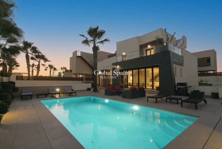 Wederverkoop - VILLA -
TORREVIEJA - Costa Blanca