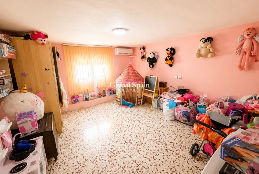 Wederverkoop - VILLA -
TORREVIEJA - Costa Blanca