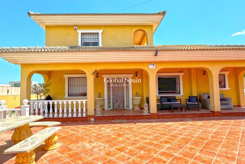 Wederverkoop - VILLA -
TORREVIEJA - Costa Blanca