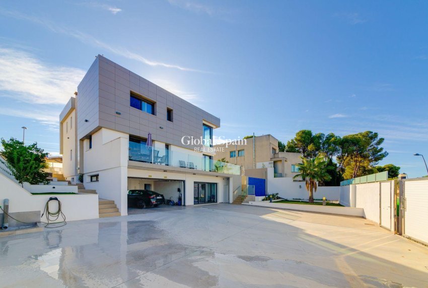 Wederverkoop - VILLA -
TORREVIEJA - Costa Blanca