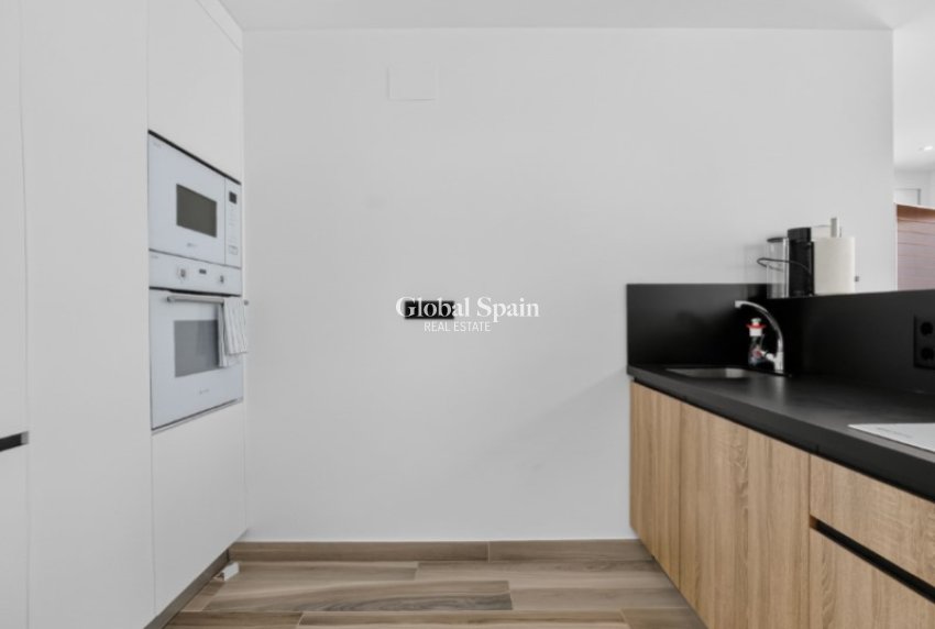 Wederverkoop - VILLA -
TORREVIEJA - Costa Blanca