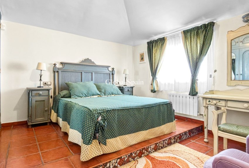 Wederverkoop - VILLA -
TORREVIEJA - Costa Blanca