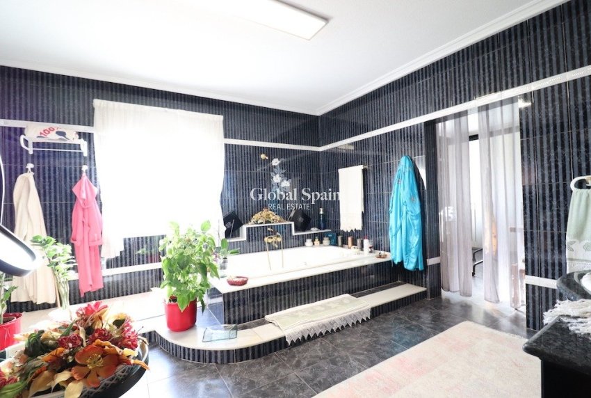 Wederverkoop - VILLA -
TORREVIEJA - Costa Blanca