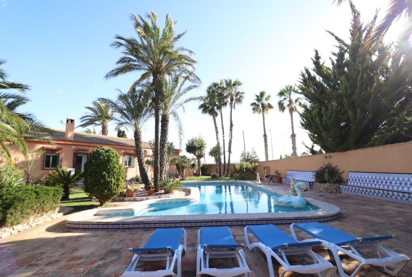 Wederverkoop - VILLA -
TORREVIEJA - Costa Blanca