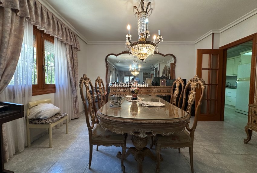 Wederverkoop - VILLA -
TORREVIEJA - Costa Blanca
