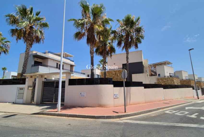 Wederverkoop - VILLA -
TORREVIEJA - Costa Blanca