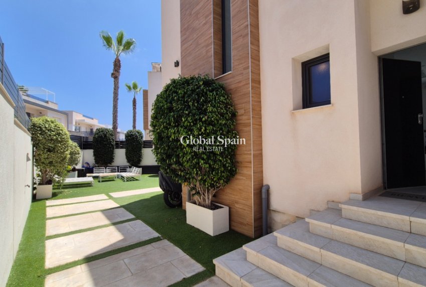 Wederverkoop - VILLA -
TORREVIEJA - Costa Blanca