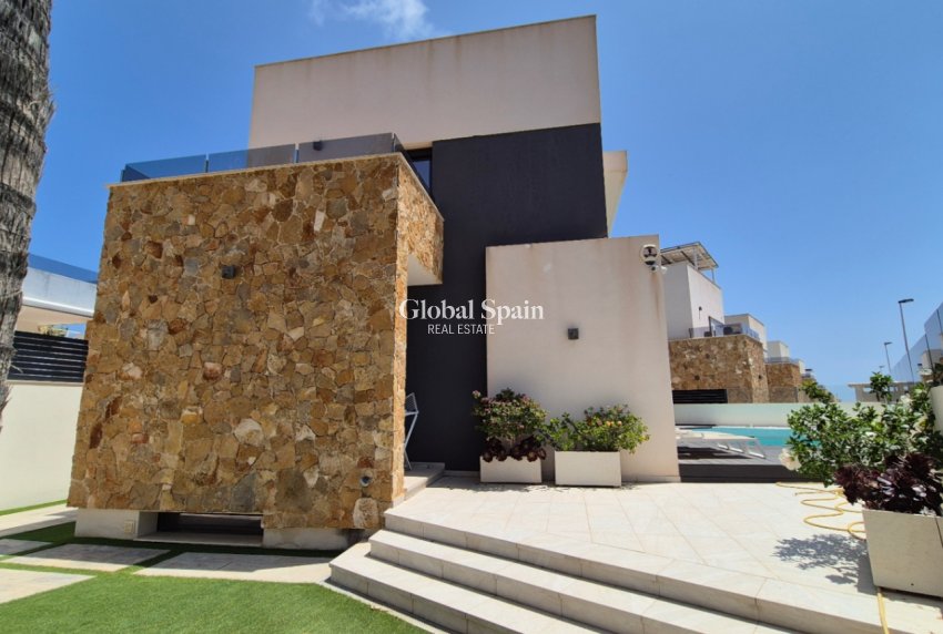Wederverkoop - VILLA -
TORREVIEJA - Costa Blanca