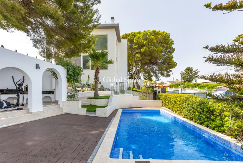 Wederverkoop - VILLA -
TORREVIEJA - Costa Blanca