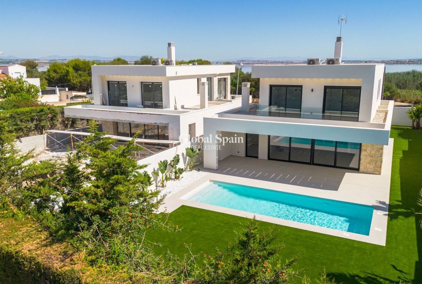 Wederverkoop - VILLA -
TORREVIEJA - Costa Blanca