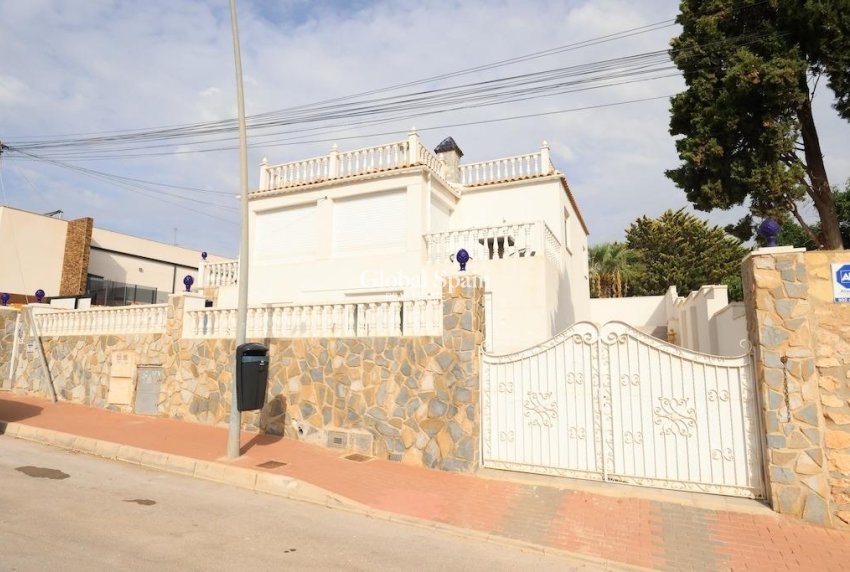 Wederverkoop - VILLA -
TORREVIEJA - Costa Blanca