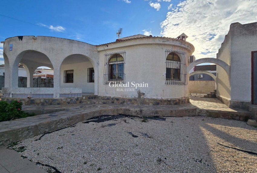 Wederverkoop - VILLA -
TORREVIEJA - El Chaparal