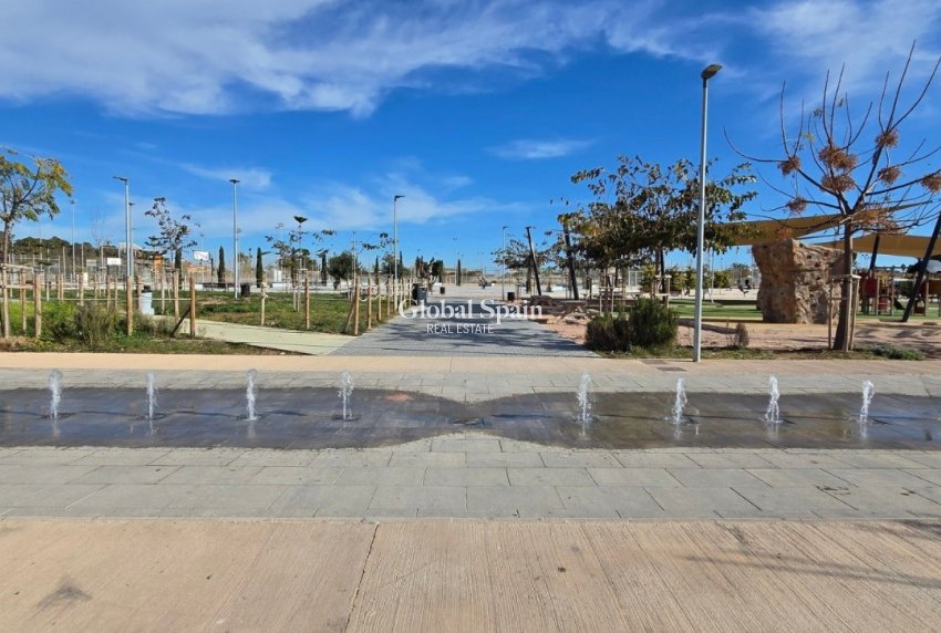 Wederverkoop - VILLA -
TORREVIEJA - El chaparral