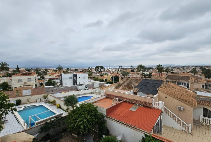 Wederverkoop - VILLA -
TORREVIEJA - El Chaparral