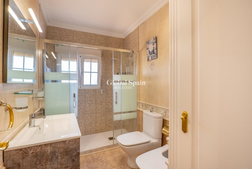 Wederverkoop - VILLA -
TORREVIEJA - El Chaparral