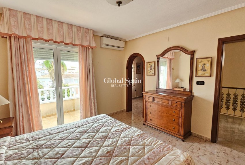 Wederverkoop - VILLA -
TORREVIEJA - El Chaparral