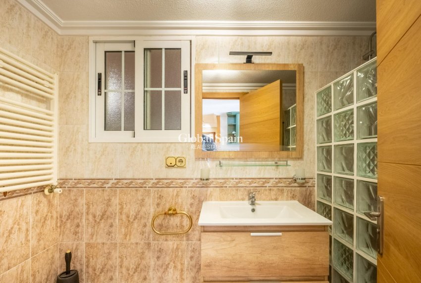 Wederverkoop - VILLA -
TORREVIEJA - El Chaparral