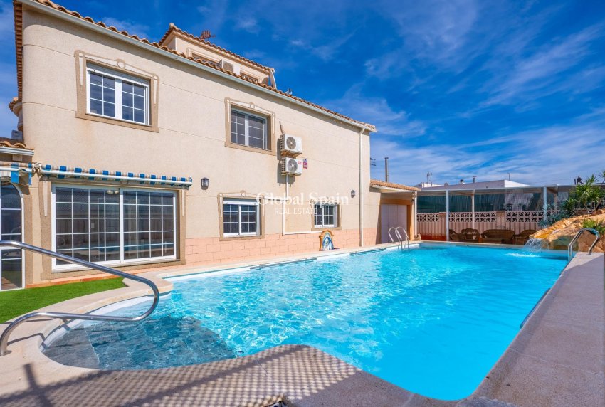 Wederverkoop - VILLA -
TORREVIEJA - El Chaparral