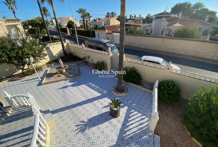 Wederverkoop - VILLA -
TORREVIEJA - El Chaparral