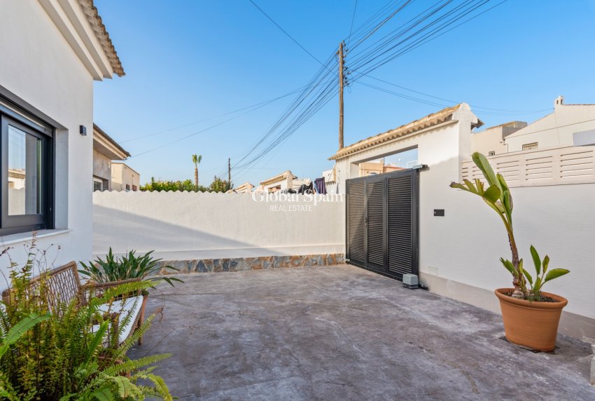 Wederverkoop - Villa -
TORREVIEJA - El Chaparral