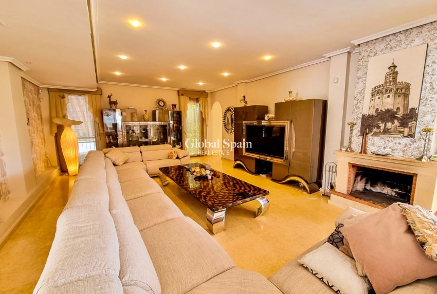 Wederverkoop - VILLA -
TORREVIEJA - La Mata