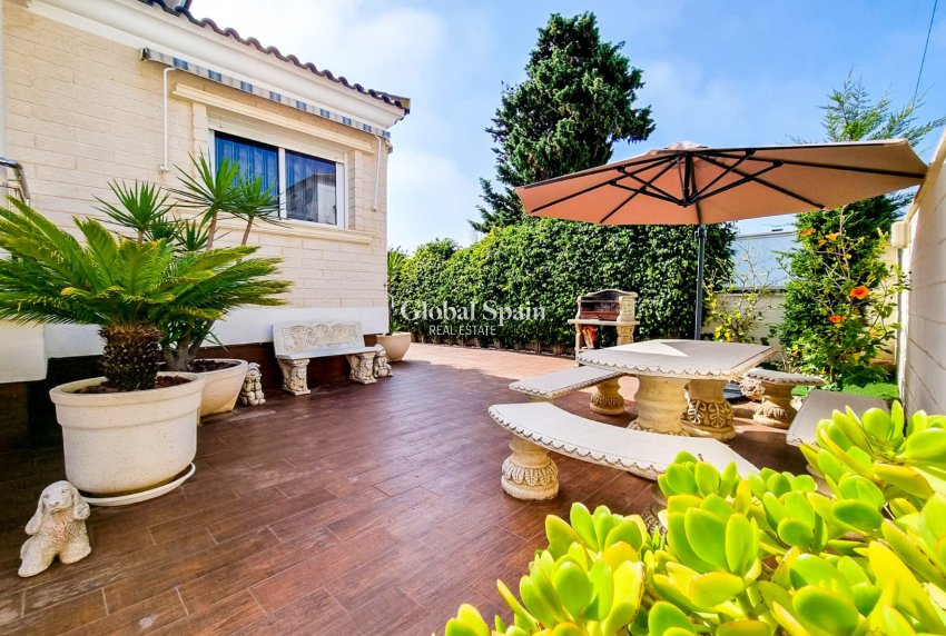 Wederverkoop - VILLA -
TORREVIEJA - La Mata