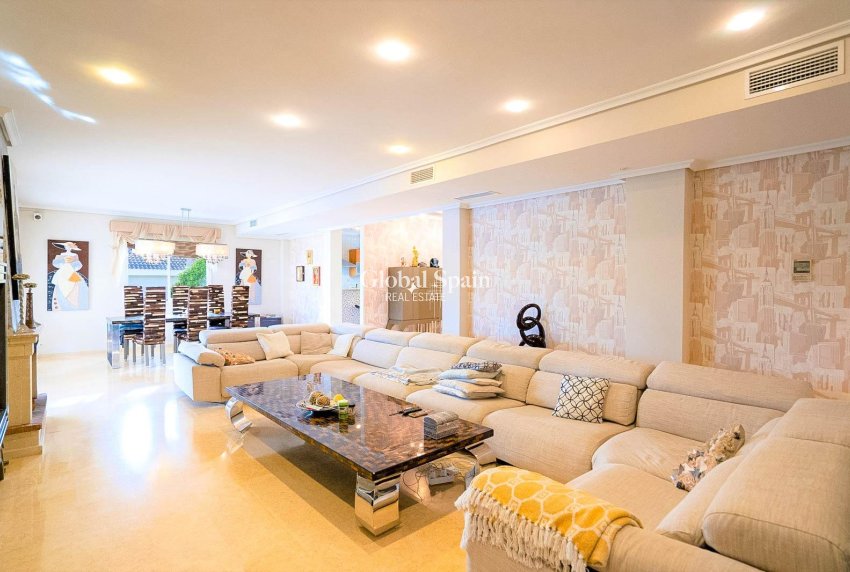 Wederverkoop - VILLA -
TORREVIEJA - La Mata