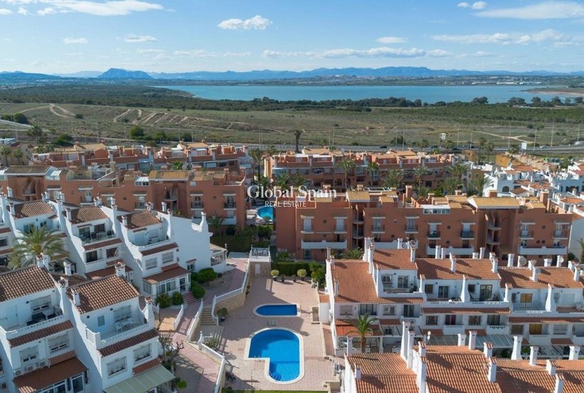 Wederverkoop - VILLA -
TORREVIEJA - La Mata