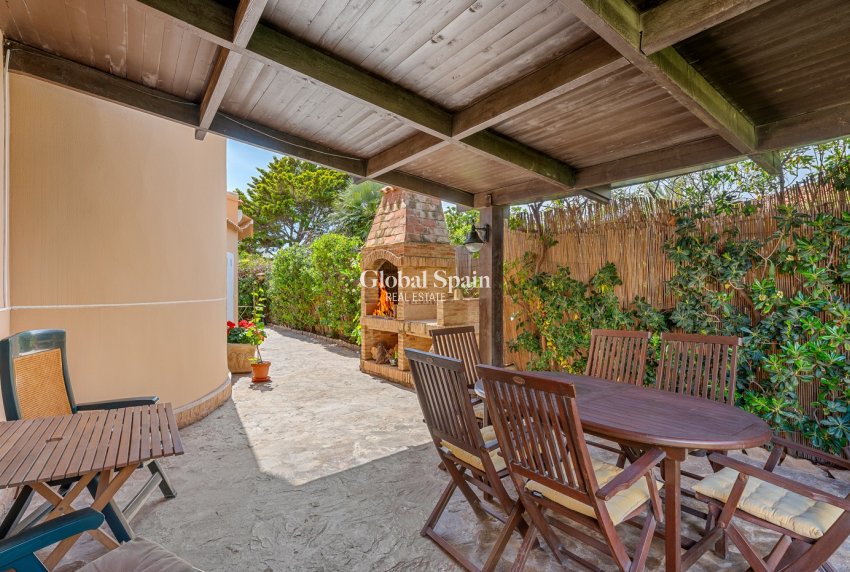 Wederverkoop - VILLA -
TORREVIEJA - La Mata