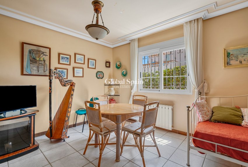 Wederverkoop - VILLA -
TORREVIEJA - La Mata
